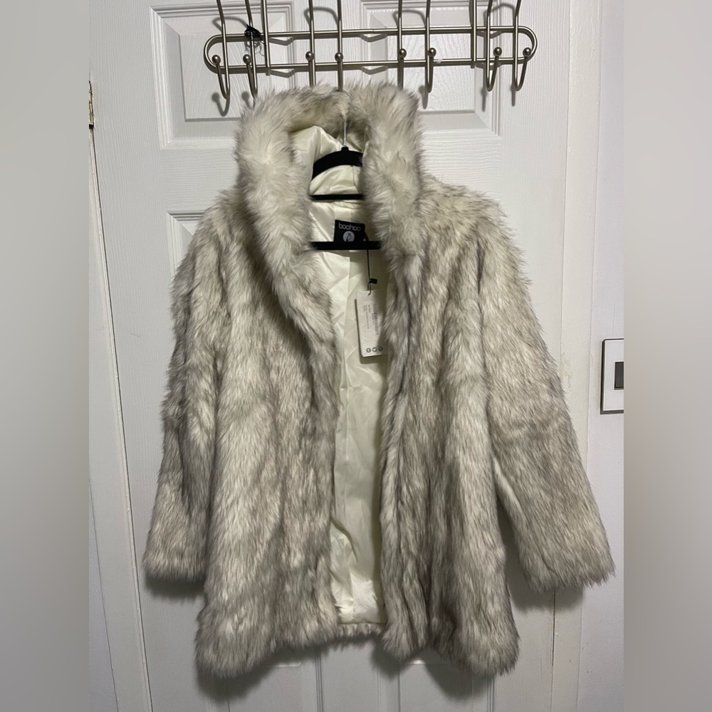 BRAND NEW BOOHOO FAUX FUR JACKET US4